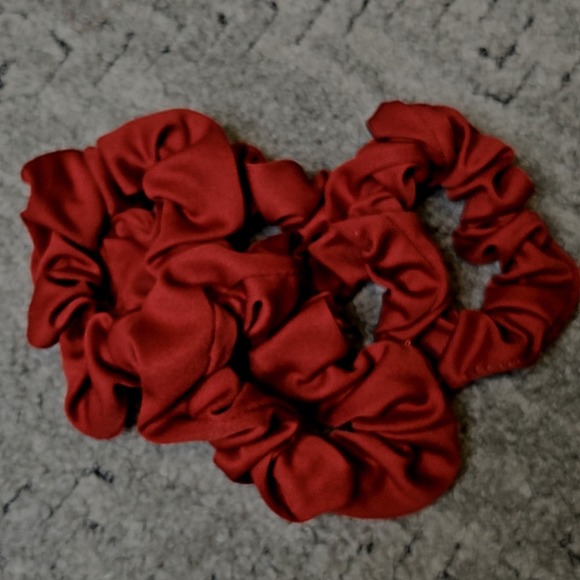 Scrunchie - Picture 2 of 3